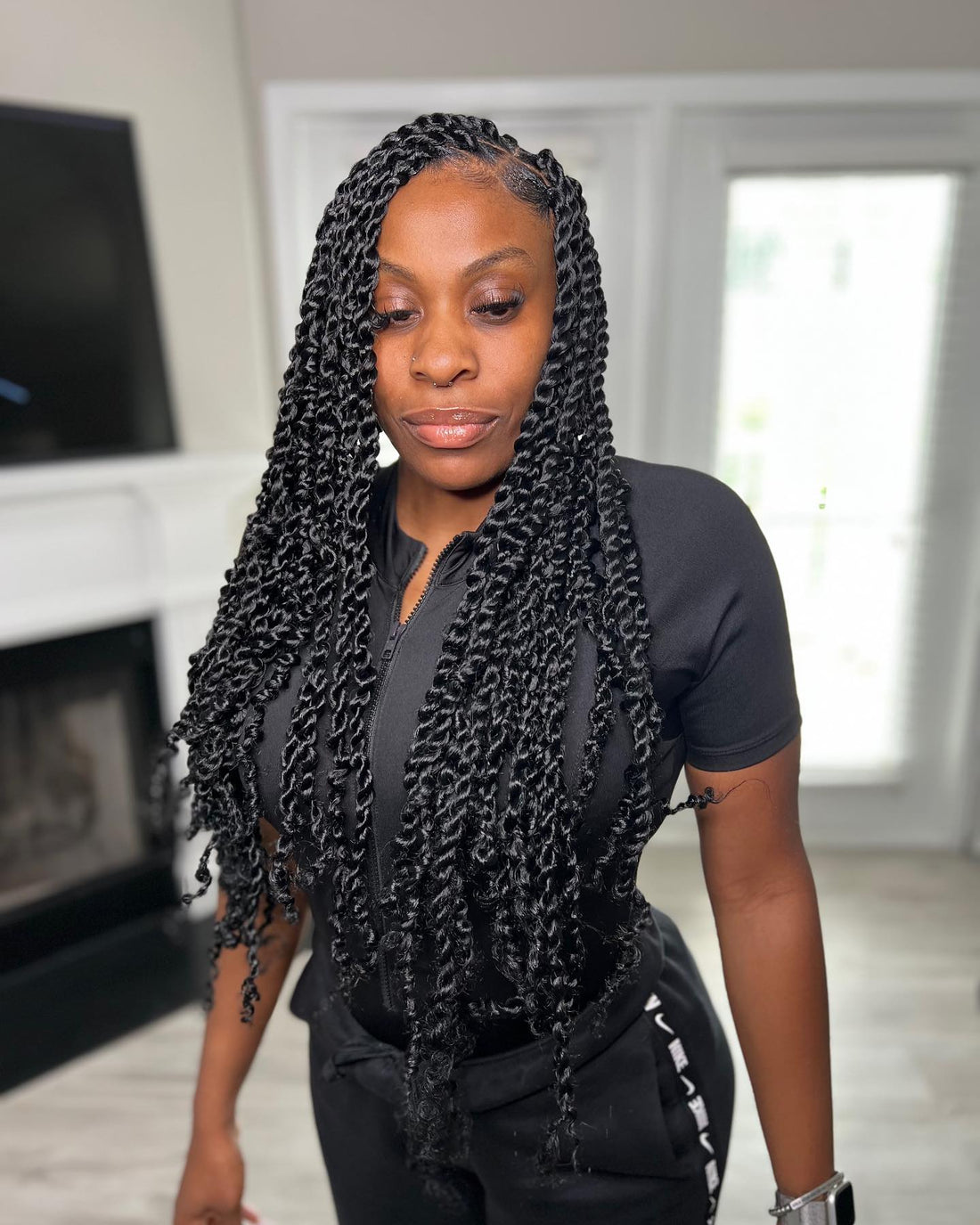 Unlock the Secrets of Invisible Locs: A Trendsetting Hairstyle for the Modern Woman